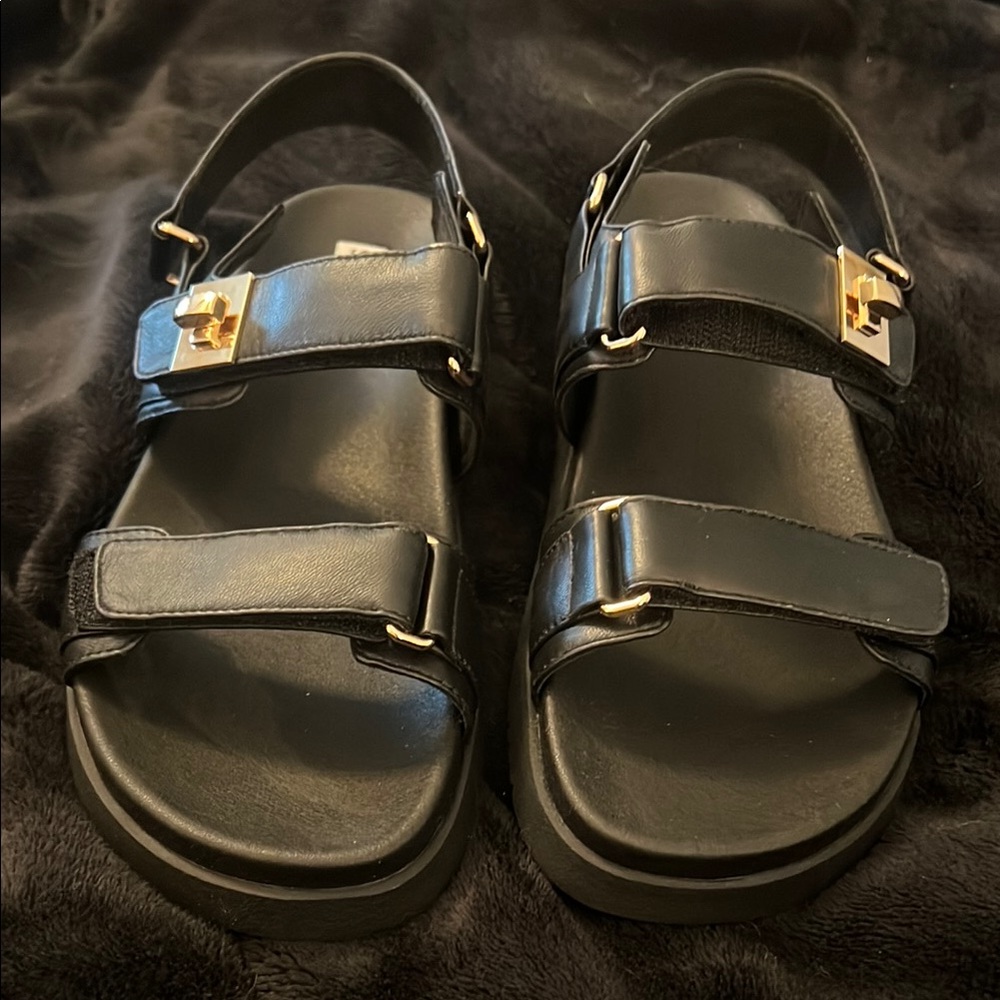 ✨ Steve Madden “MONA” Black Leather Sandals – Gold Hardware, Size 11, NWOB!